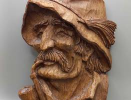 Wandplakette in Vintage-Holzoptik, rustikaler Waldmann. Hüttendeko der 1970er Jahre, kleine Dekoration im alpinen Stil. Wandplakette in Vintage-Holzoptik, rustikaler Waldmann. Hüttendeko der 1970er Jahre, kleine Dekoration im alpinen Stil.